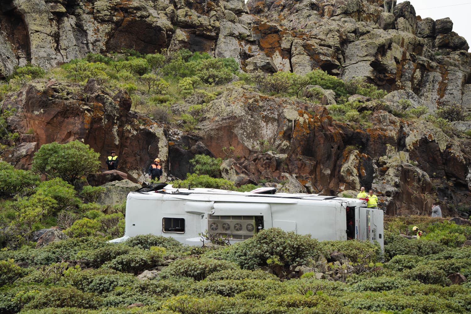 Cuatro personas continúan ingresadas tras el accidente de guagua en La Gomera