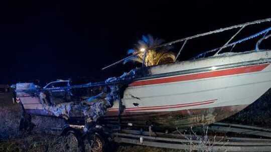 Susto esta madrugada por el incendio de una embarcación en Isla Cristina