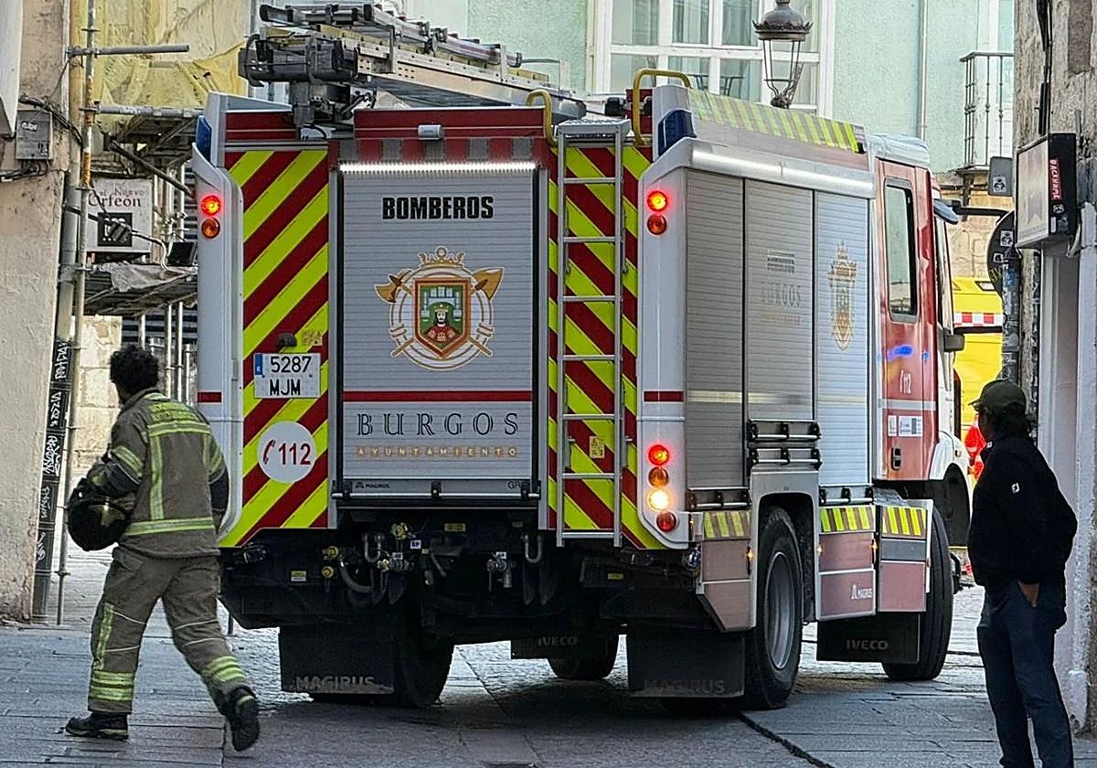 Mujer resulta intoxicada por inhalación de humo tras incendio en vivienda de Burgos