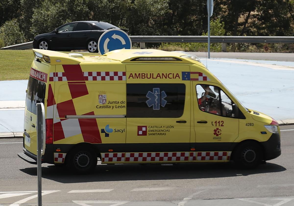 Una persona atrapada en su coche y tres heridos en un accidente de tráfico en Parada de Arriba