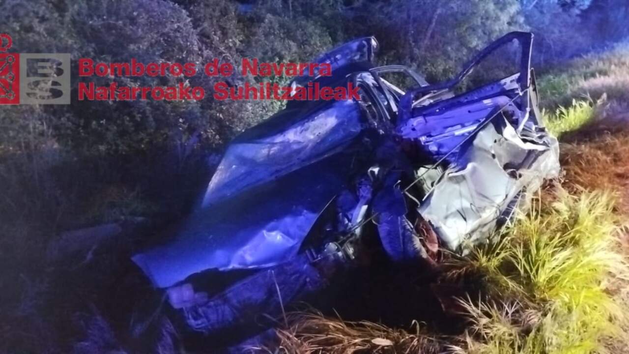 Un hombre de 54 años herido tras salirse de la carretera esta madrugada en un pueblo de Navarra