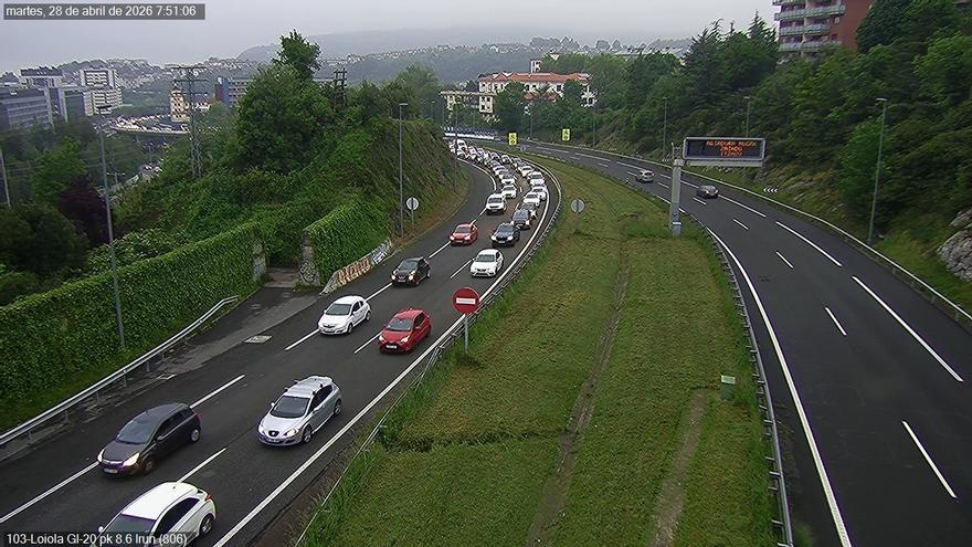 Retenciones en Donostia por un accidente en la Variante
