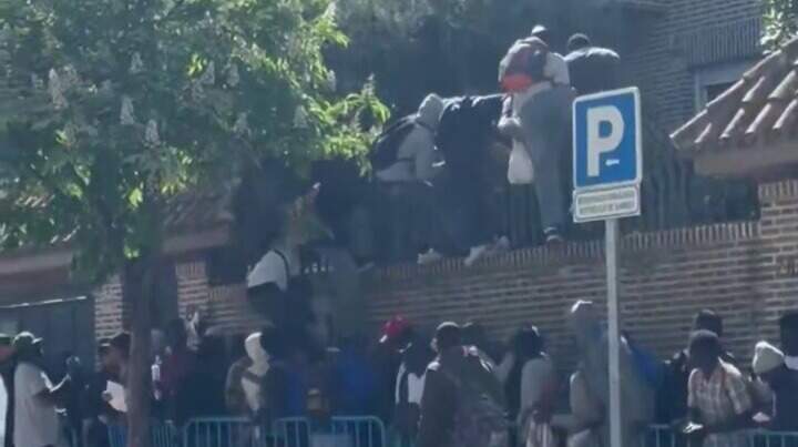 Asaltan la Embajada de Gambia en Madrid durante la tramitación de certificados de vulnerabilidad