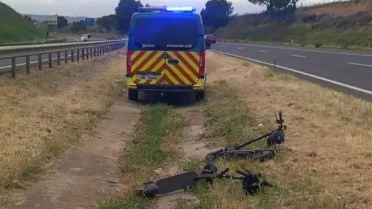 Apedrean vehículos en la A-2, huyen en patinete por la misma autovía en sentido contrario y dan positivo en alcohol y drogas