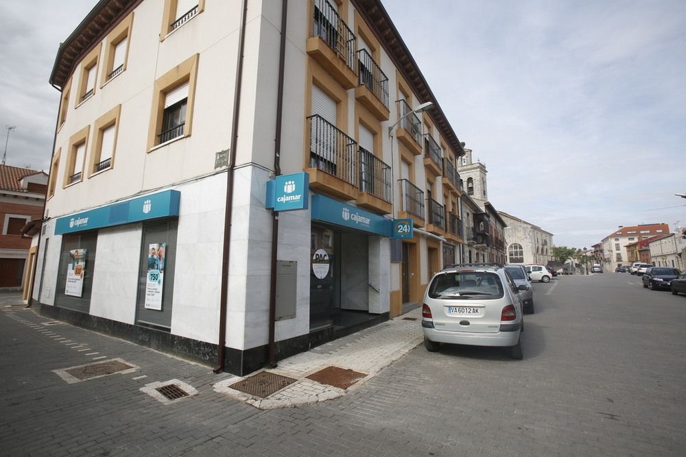 Dos personas atracan una sucursal bancaria en Villanubla
