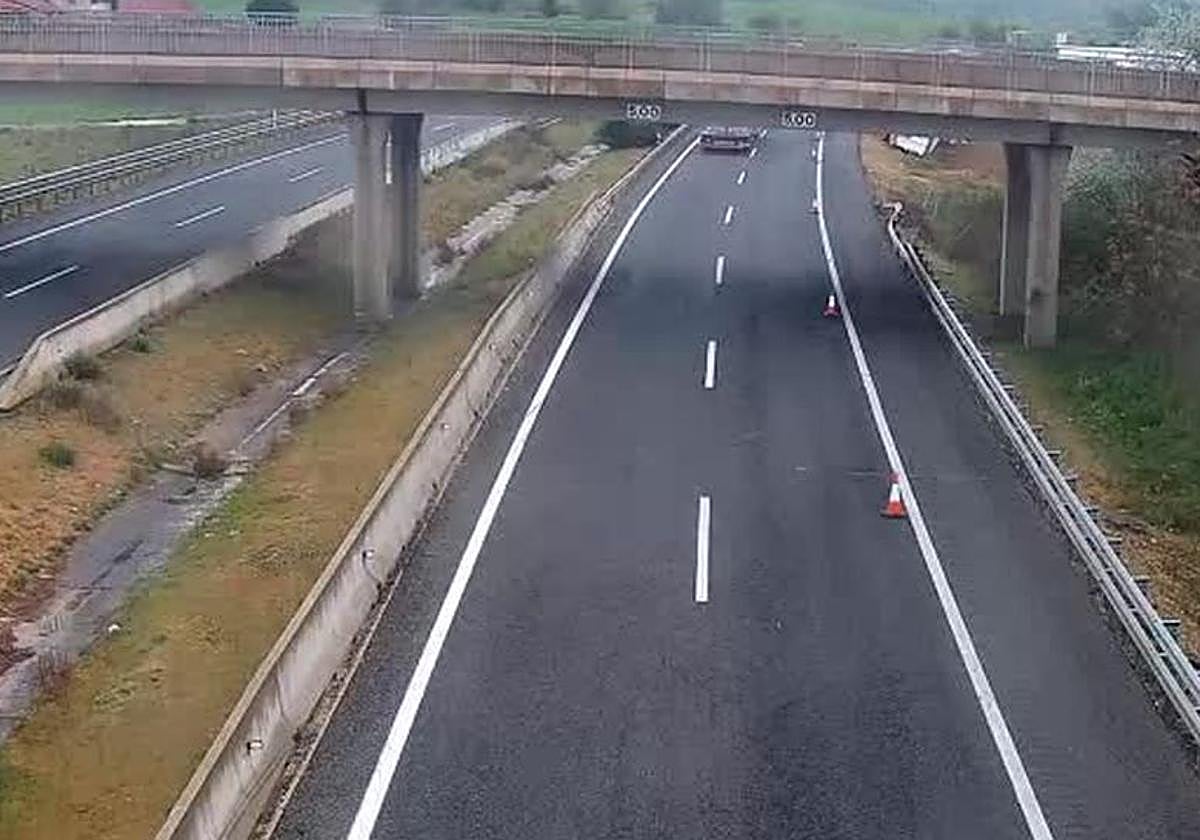 Herido el conductor de un camión tras un aparatoso vuelco en Burgos