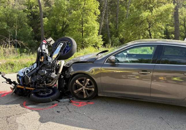 Choque entre conductor ebrio y moto deja dos heridos graves en ...