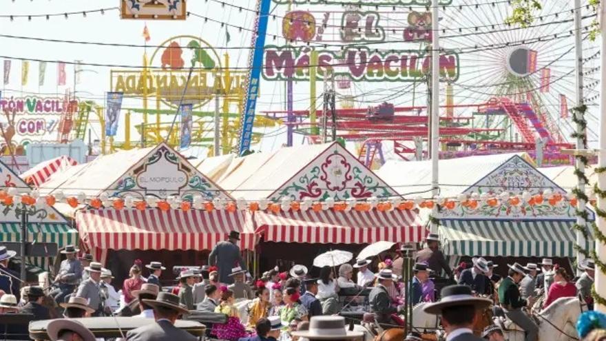 Cuatro heridos leves en el accidente de una atracción en la Feria de Sevilla