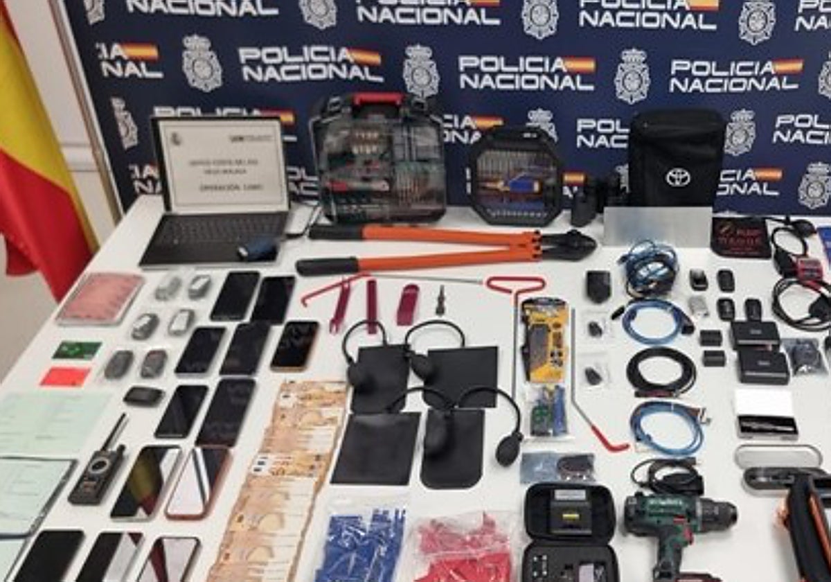 Desarticulan una red internacional de robo y "legalización" de coches en la Axarquía: Seis detenidos y 13 vehículos recuperados