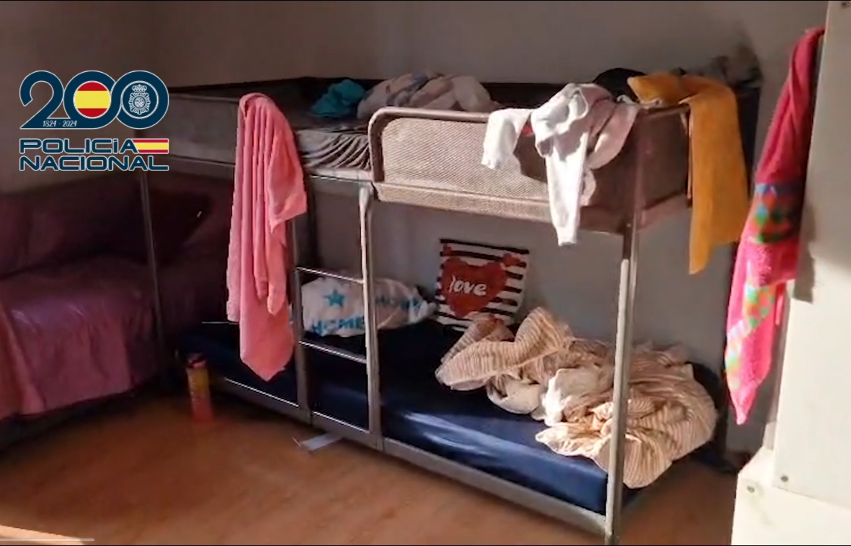 Cierran un prostíbulo en Madrid que organizaba rifas de chicas y pagaba con sexo a trabajadores