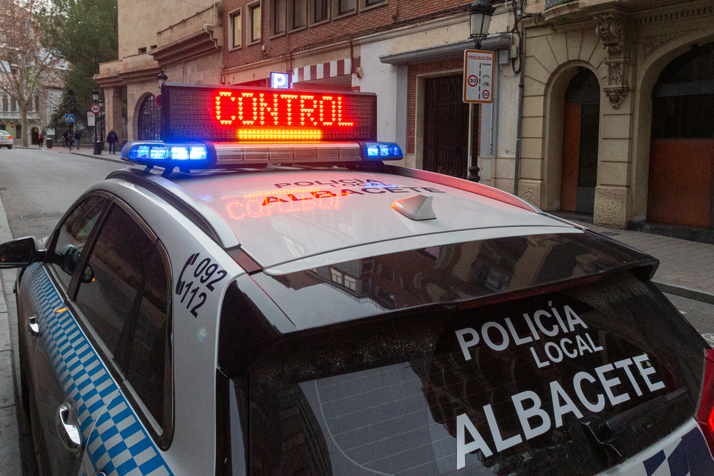 Un joven resulta herido por el choque entre ciclomotor y VMP