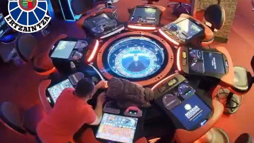 Detenido en Irun al cabecilla de una banda que manipulaba máquinas de ruleta en salones de juego