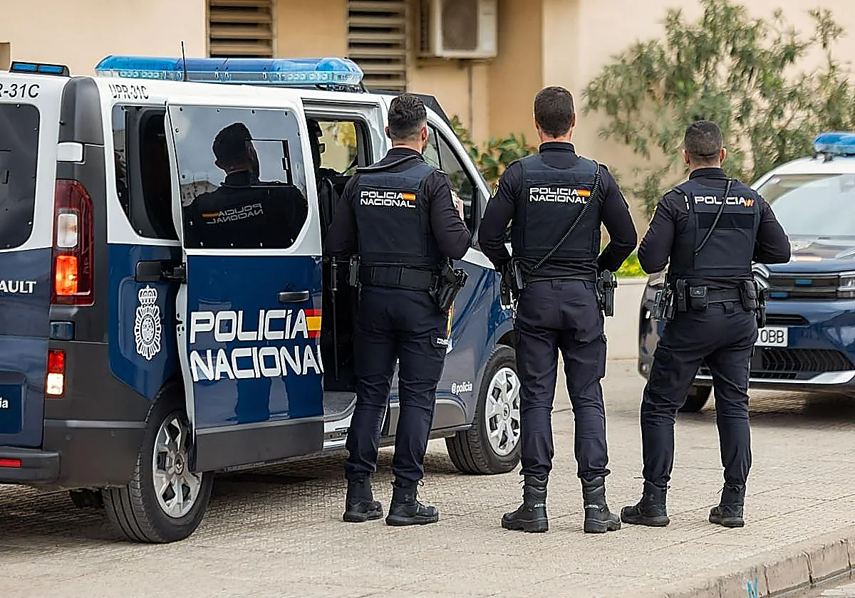 Detenido un hombre por estafa y falsificación de documentos en fraudulento negocio de telecomunicaciones