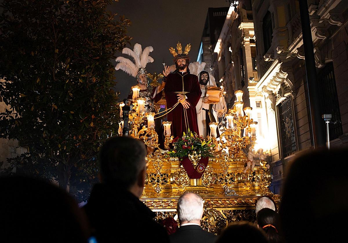 Detenidos dos hombres por altercado durante procesión de Semana Santa en Oviedo