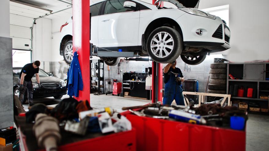 Detienen a mujer por quedarse con llaves de coches en taller y amenazar con no devolverlas