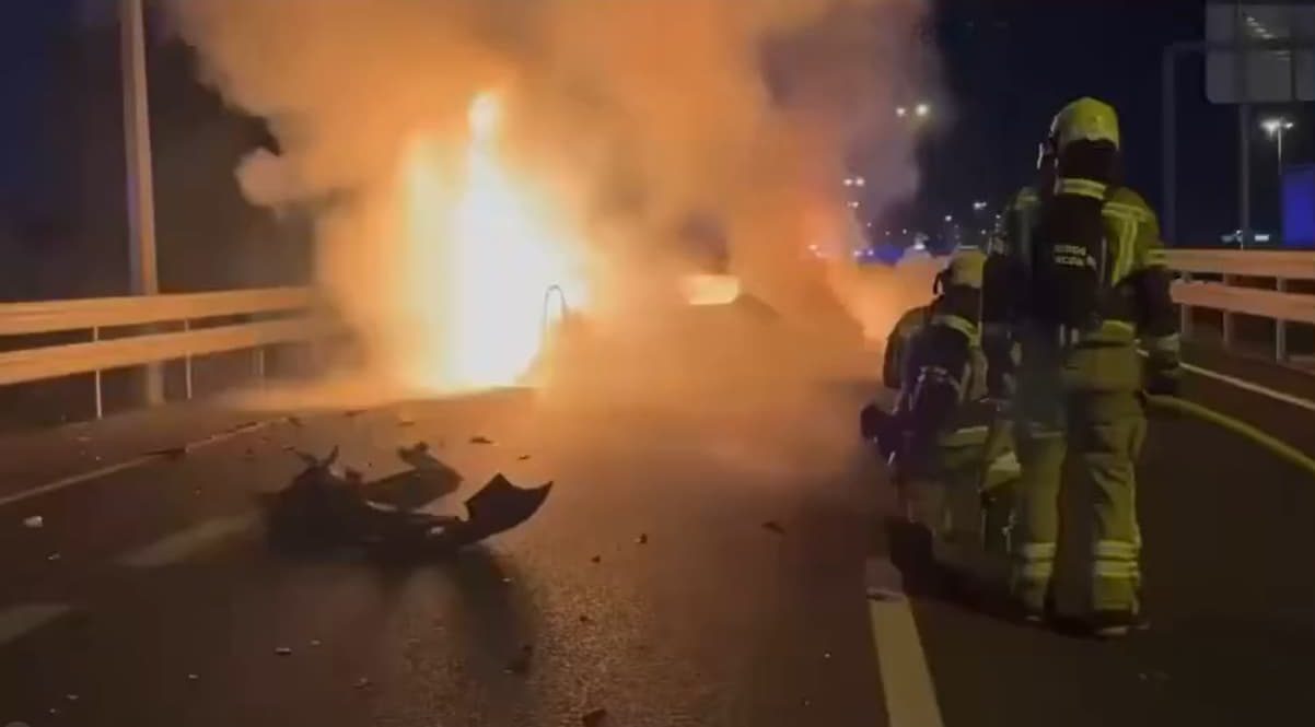 Dos heridos en accidente vial con incendio de vehículo en la M-50