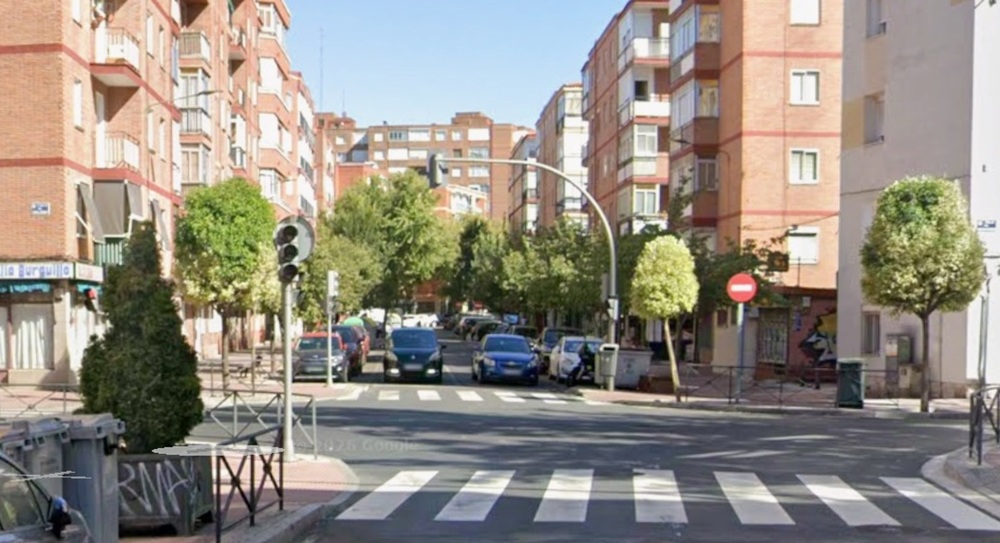 Atropellan a dos menores en una acera de Parquesol