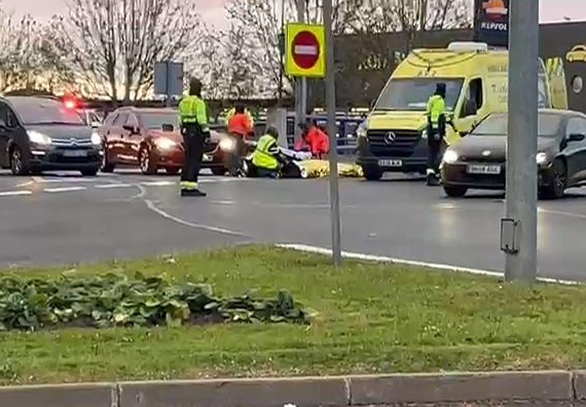 Dos personas heridas tras ser atropelladas por un turismo frente a la gasolinera de Las Gaunas