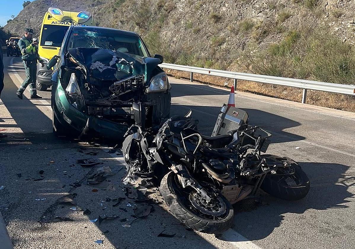 Grave accidente de tráfico en la A-356 durante Semana Santa: dos jóvenes heridos tras colisión frontal entre motocicletas y SUV