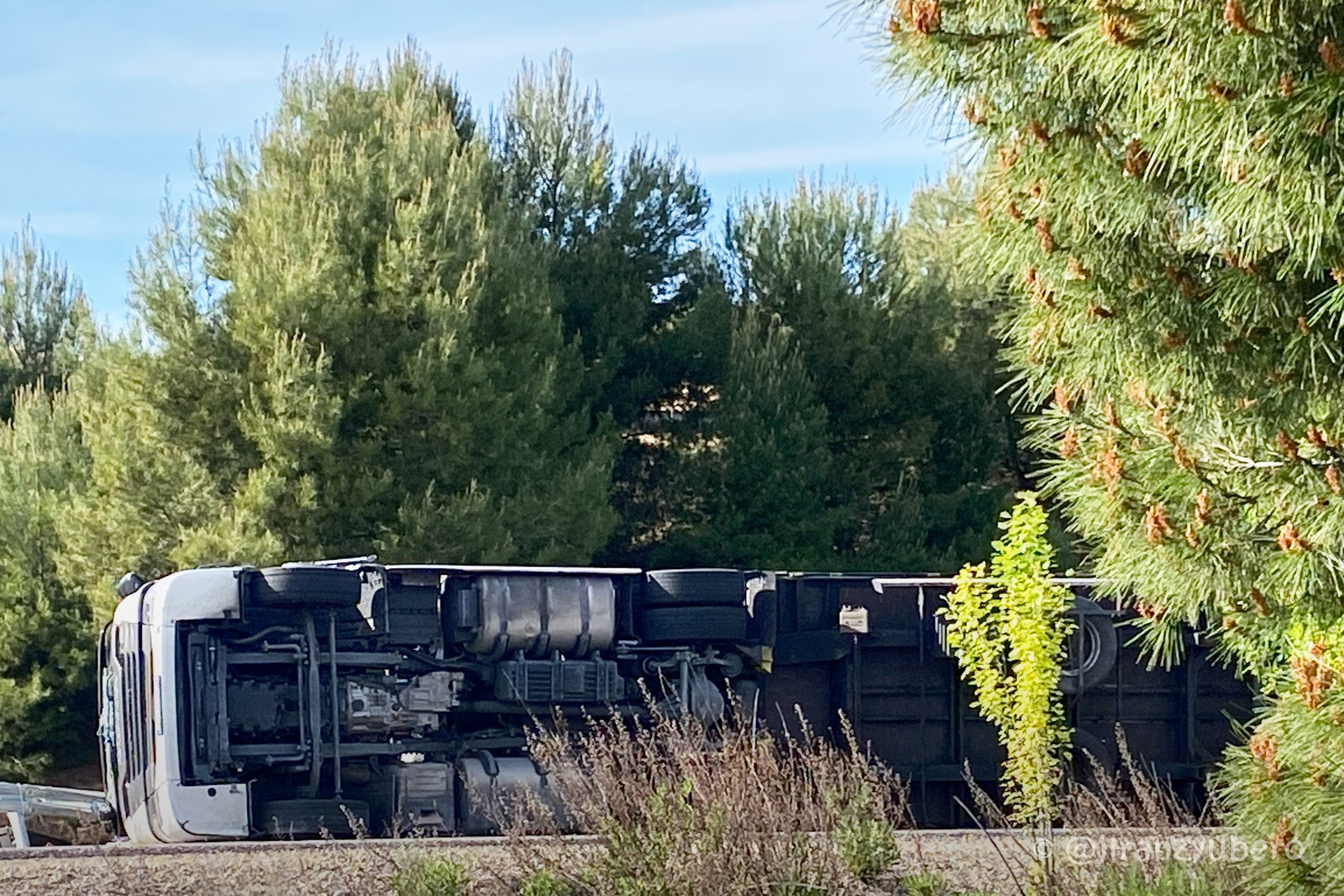 https://www.lacronica.net/accidente-de-un-camion-en-la-ronda-norte/