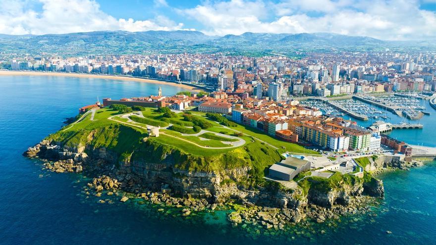 Investigan el hallazgo del cadáver de un hombre en una playa de Gijón