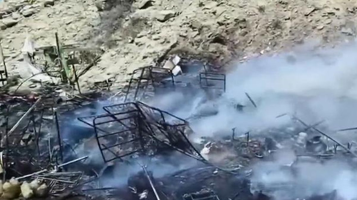 Incendio en unas chabolas en Arona (Tenerife), este viernes.