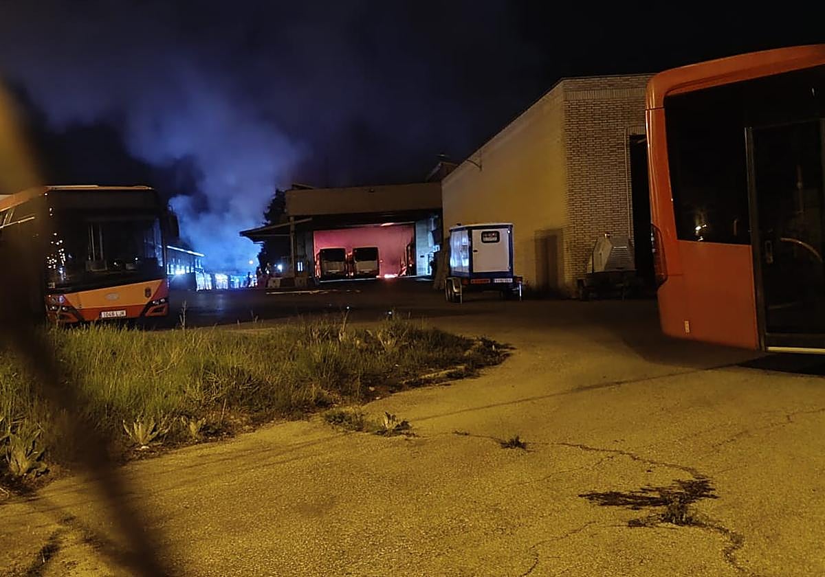 Servicios mínimos en los autobuses de Burgos tras el incendio de las cocheras