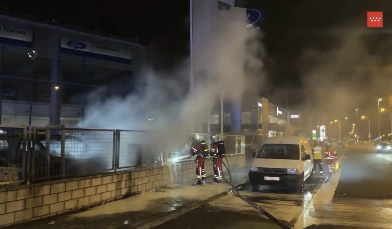 Incendio en concesionario de Leganés afecta a tres vehículos híbridos