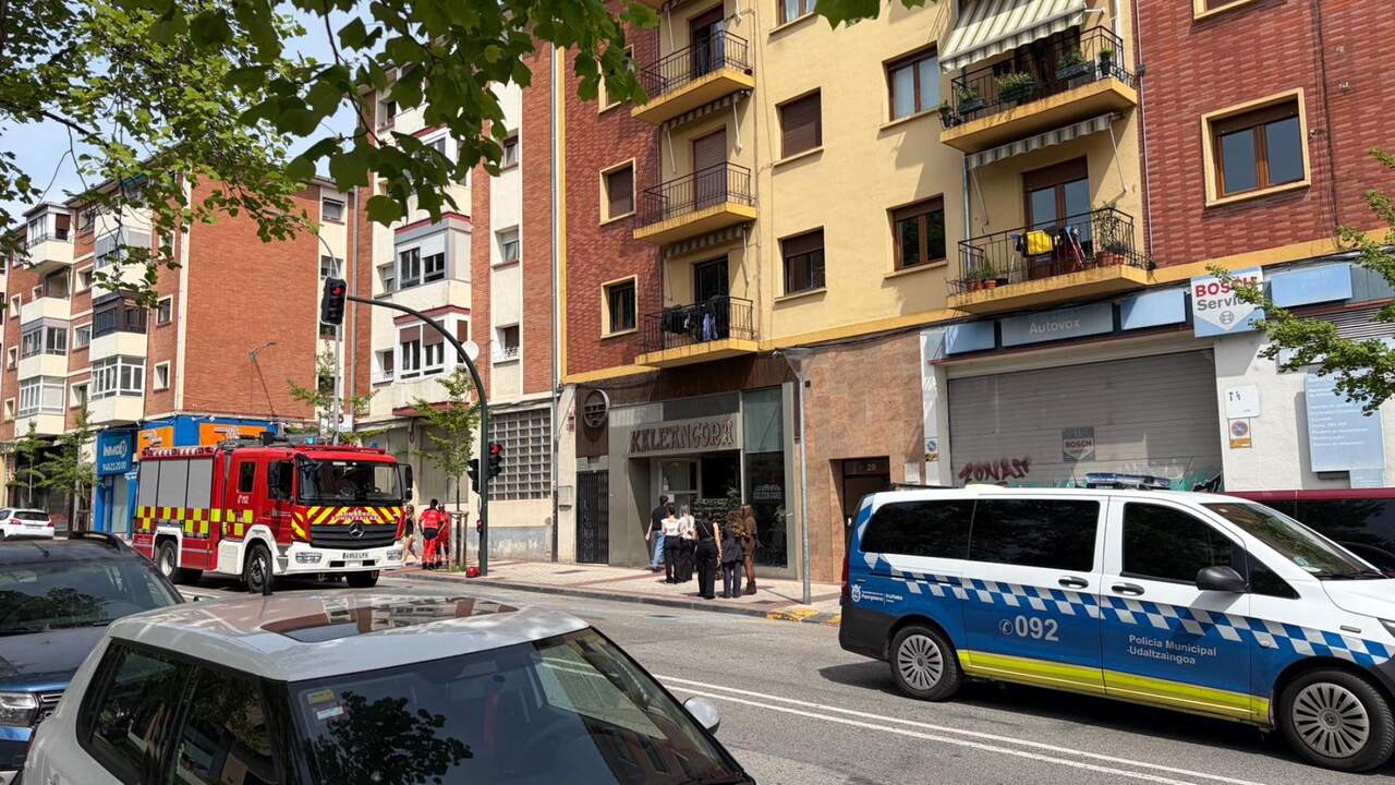 Arde la campana de un restaurante en Pamplona y los bomberos tienen que ventilar el local por el humo