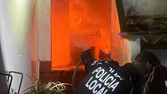 Imágenes: Así se vivió la rápida intervención en un incendio que evitó una tragedia en Almonte