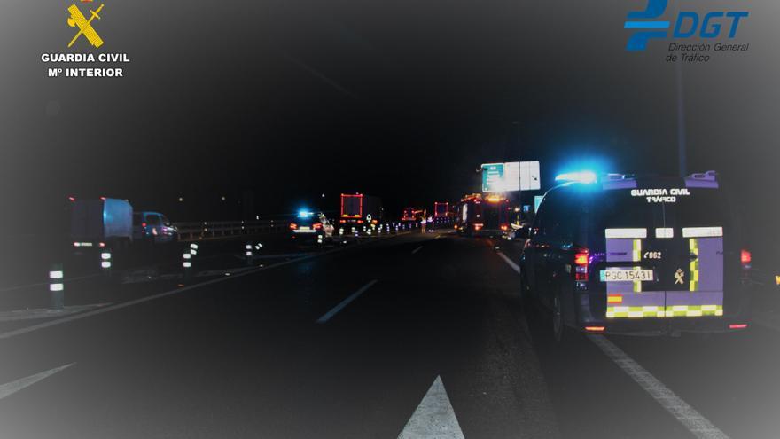 Investigado por circular 27 km en sentido contrario drogado y con un coche con caravana