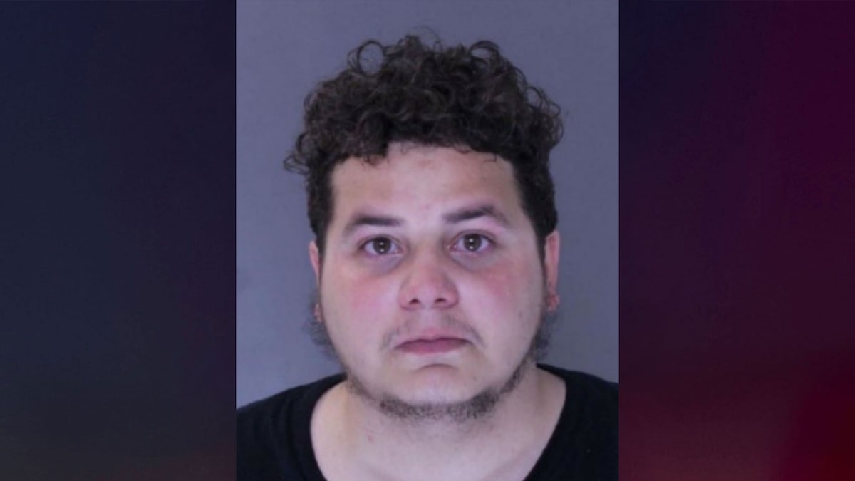 Man allegedly stabbed teenage girl who made fun of his body odor at the mall
