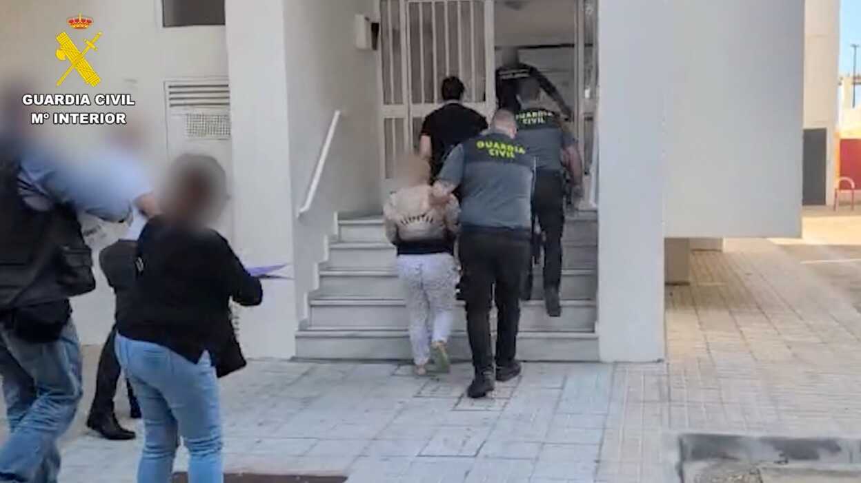Liberan a una menor de 15 años retenida en Isla Cristina y detienen a tres personas