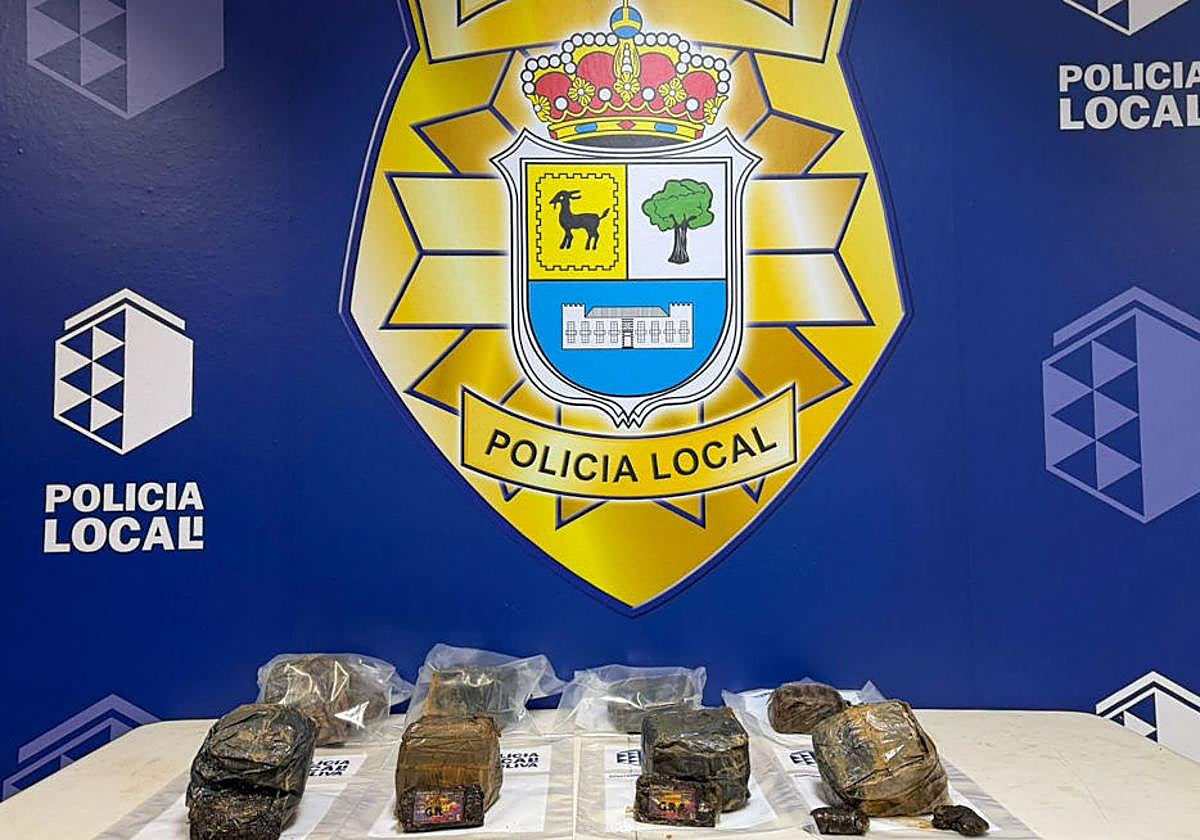 La Policía Local de La Oliva incauta 10,5 kilos de hachís ocultos en una papelera de la costa