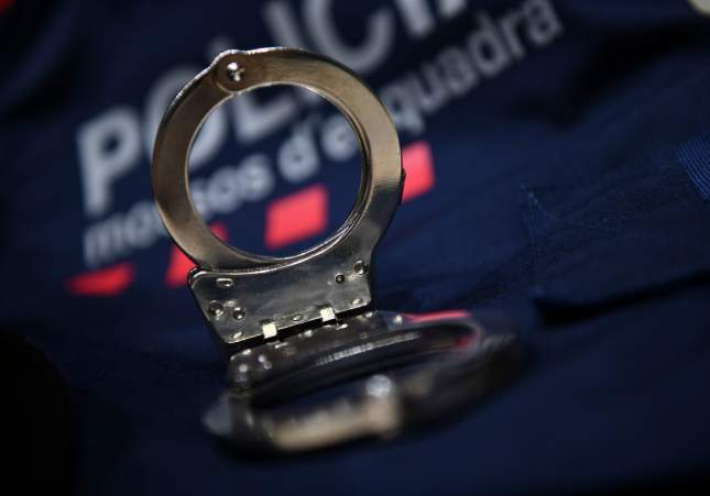 Los Mossos detienen a dos ladrones tras cometer cuatro robos con fuerza en Osona