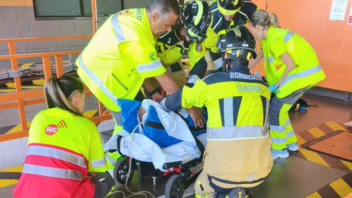 Mujer rescatada tras caer en foso de inspección de ITV en Tenerife
