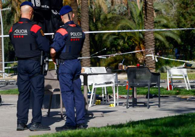Nuevo tiroteo en Barcelona: intentan cortar el cuello a una persona y disparan cinco veces