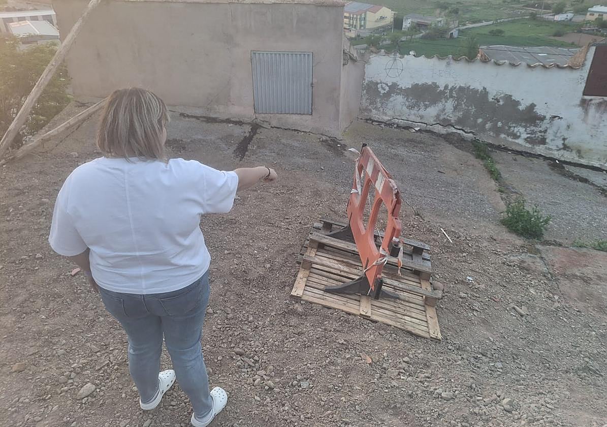 Rescatados una mujer y su hijo de 15 meses tras ceder el terreno en Entrena