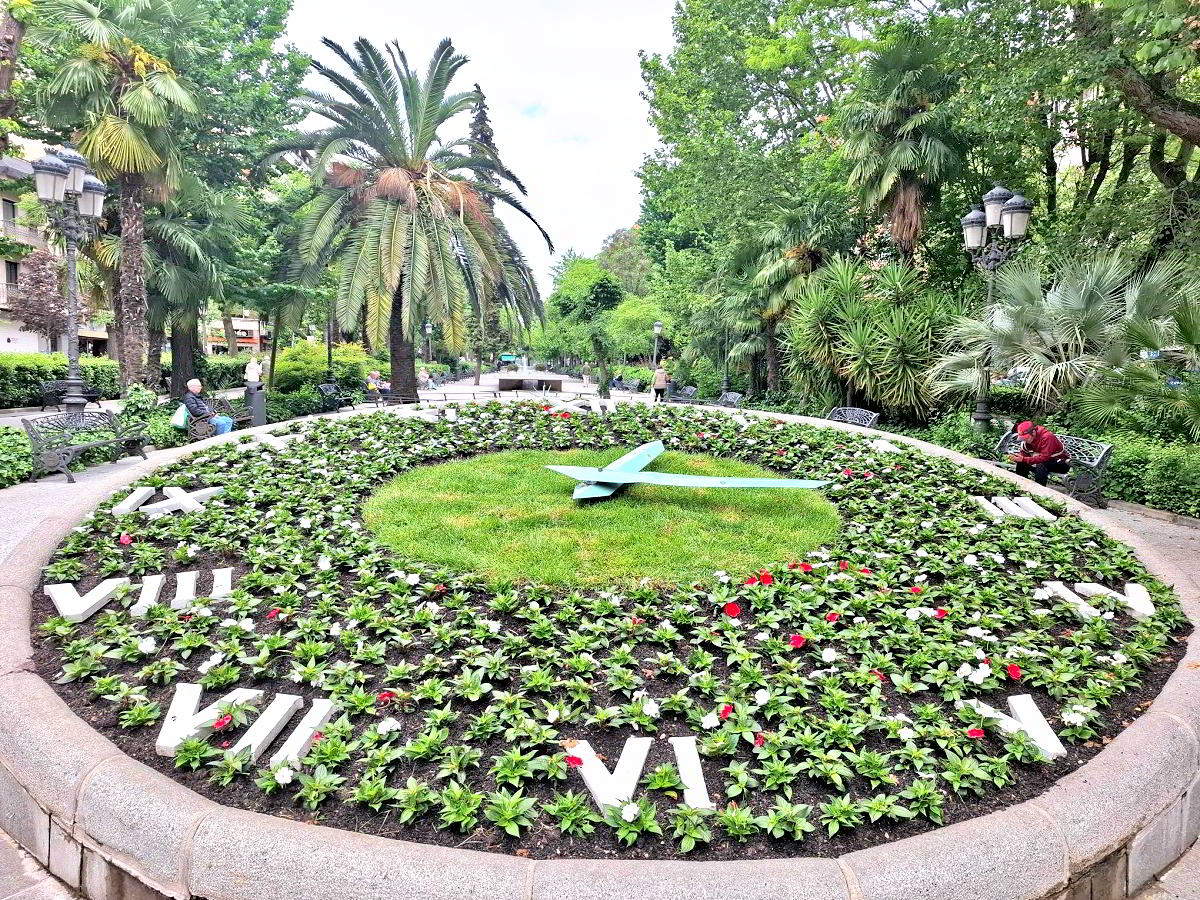 Puertollano: Roban las flores recién plantadas en el reloj de flores, una fila de 50 cipreses y 40 plantas arbustivas