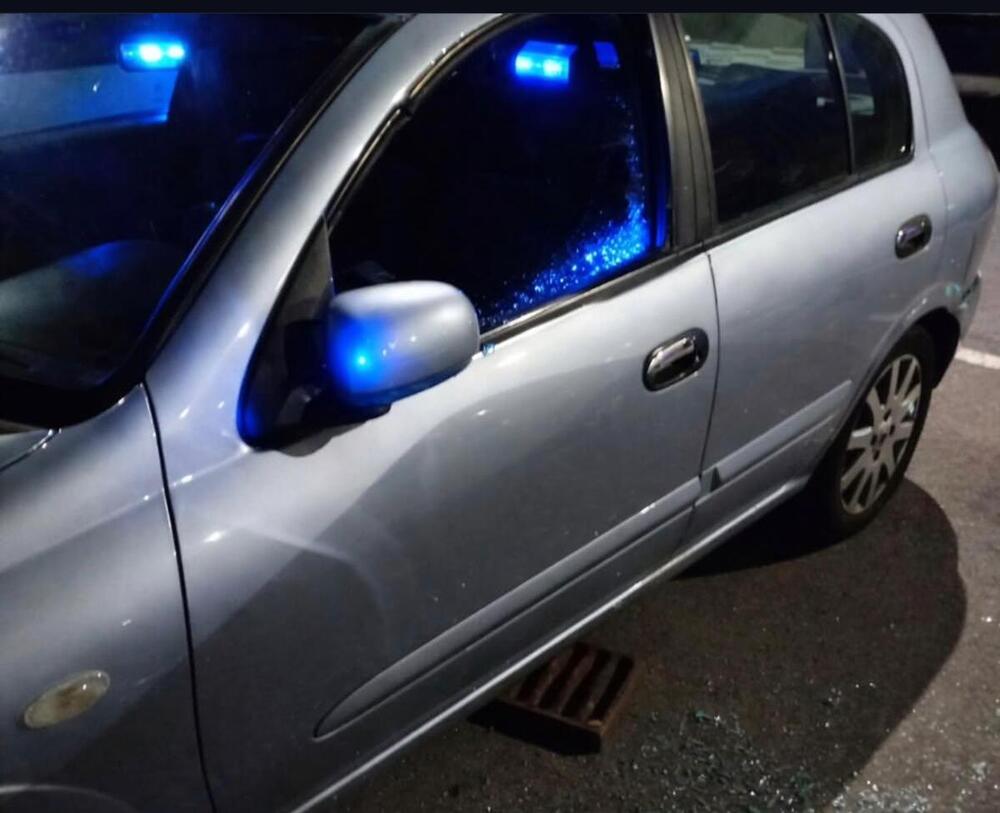 Causan daños en un vehículo en la calle Belmonte