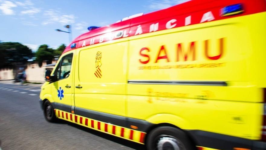 Una mujer fallecida y otras tres atendidas por humo en un incendio de una vivienda en Alicante