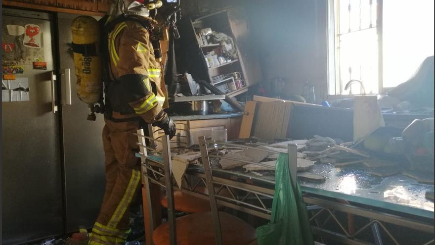 Trágico incendio en La Arboleja: Un hombre fallece y una mujer resulta herida por inhalación de humo