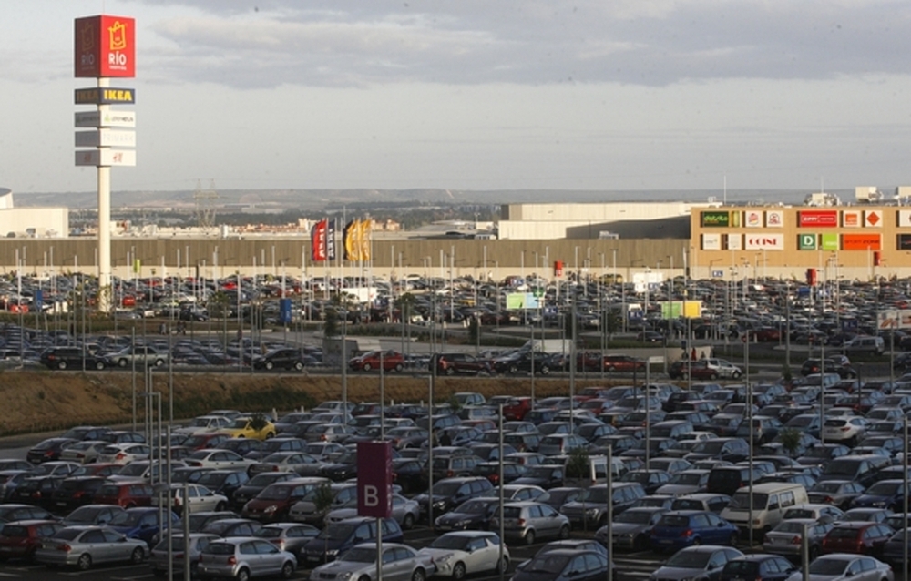 Arde un coche en el parking de Río Shopping