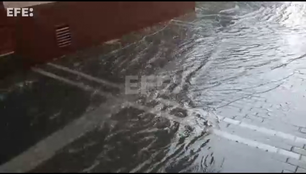 Una tromba de agua anega varias viviendas en Tudela de Duero