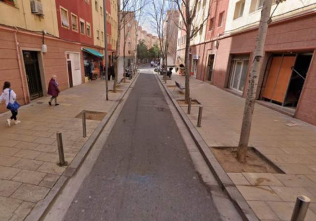 Violenta agresión en Barcelona tras robo de móvil en bar de Nou Barris