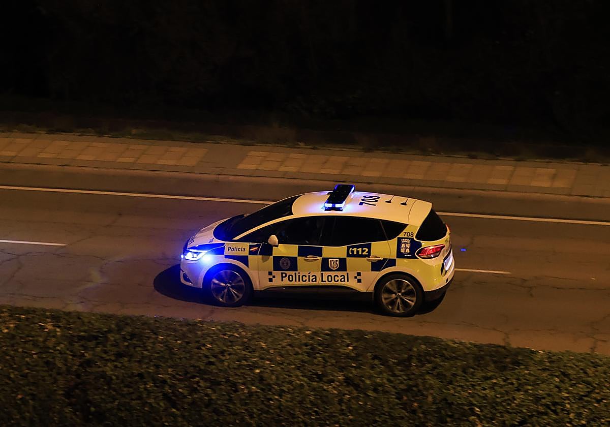 Persecución policial en Salamanca: un conductor se salta un semáforo, desobedece a los agentes y huye