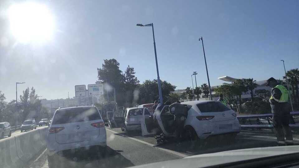 Accidente de tráfico en el Puente de Punta Umbría deja varios heridos y colapsa el tráfico en Huelva