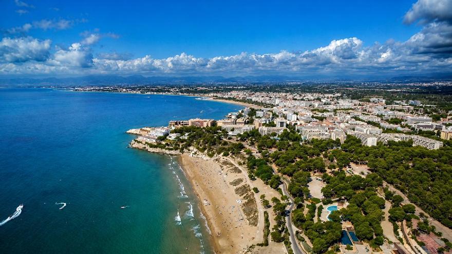 Muere ahogada en una playa de Salou una turista italiana de 87 años
