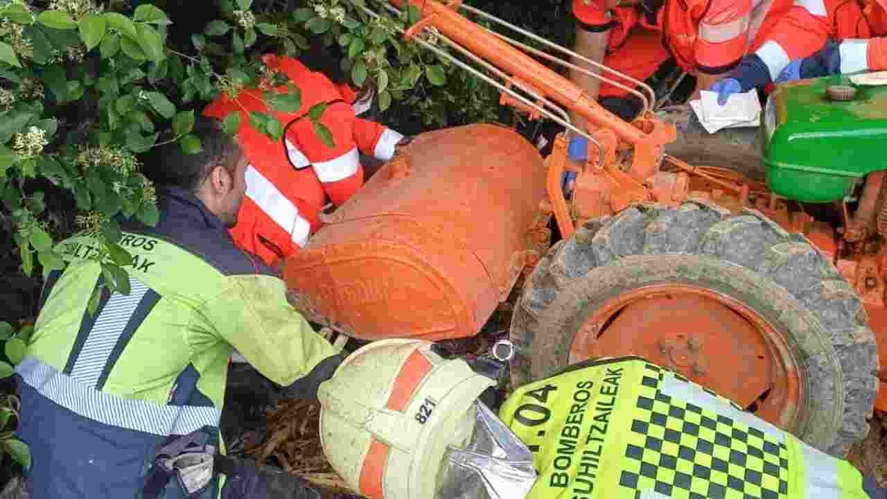 Herido muy grave un hombre tras quedar atrapado por un motocultor en una huerta en Navarra