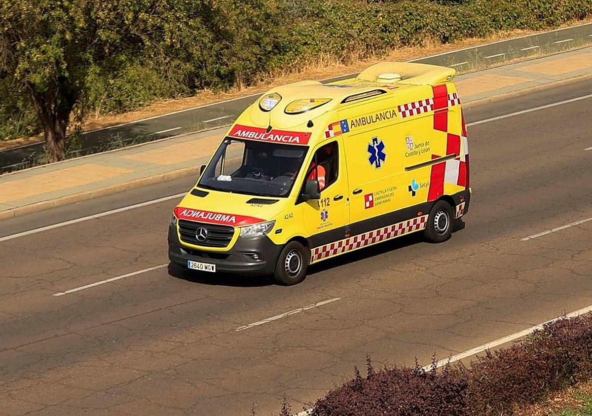Una persona inconsciente y atrapada y otra más herida por una colisión entre un coche y un camión en Burgos
